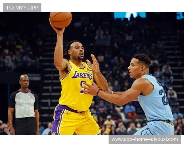 布朗强势冲击禁区,波士顿瞬间打出流畅攻势