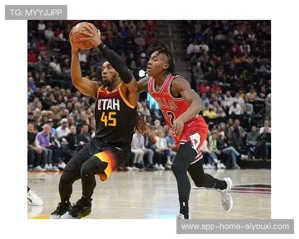 米切尔外线三分稳稳命中，爵士完成逆转