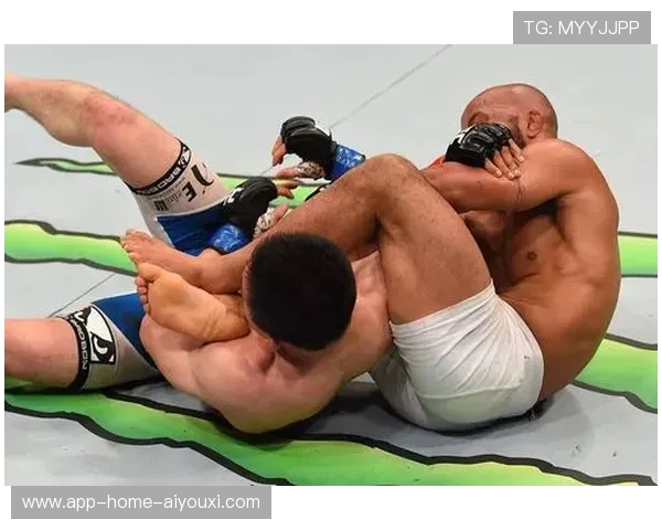 UFC经典瞬间：手臂十字固锁，终结对手的制胜一击