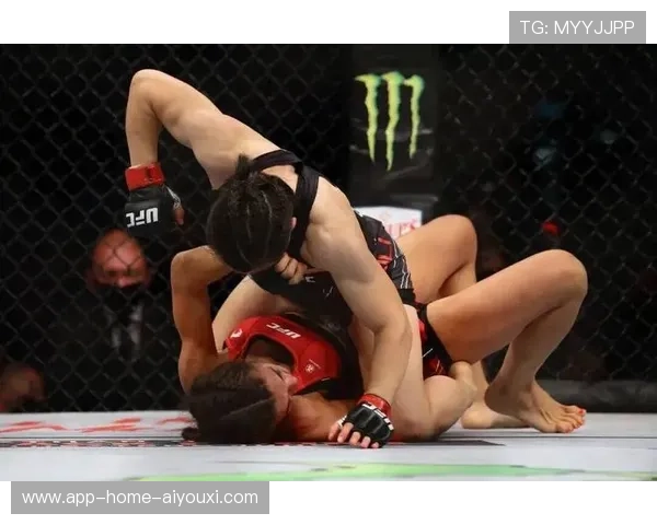 UFC铁山靠顶得对手动不了：制霸擂台的终极绝技