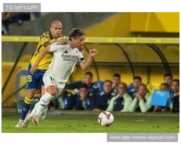 皇马边线突破锐不可挡，维尼修斯抽射命中