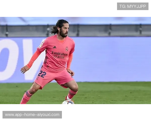 巴塞罗那通过无球跑动牵扯空间,短传配合见效