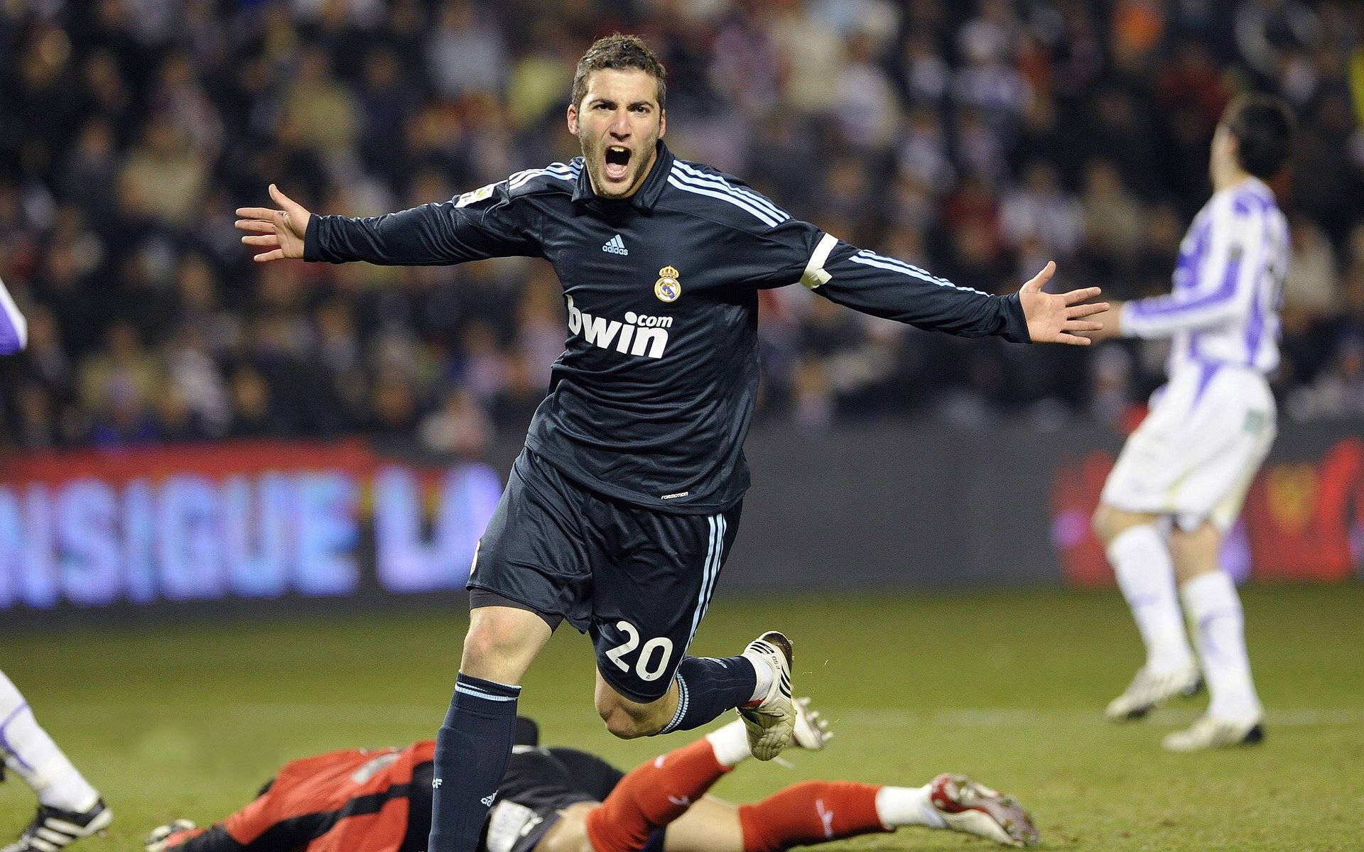 慢性病人群“安全心率跑”健康赛 每人胸前挂心率监测器